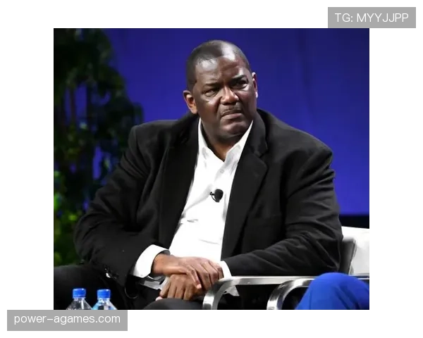 乔·杜马斯无球跑动撕裂防线，3D属性定义冠军拼图