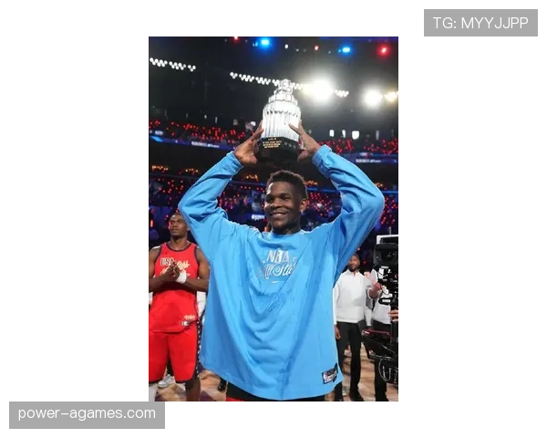 安东尼·爱德华兹连续关键时刻突破拉开分差 提升球队冲击力