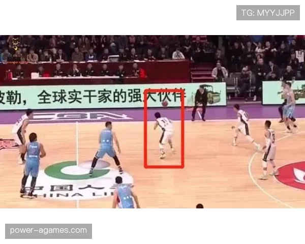 篮球边线规则详解:出界与救球的判罚标准 篮球边线规则详解:出界与救球的判罚标准